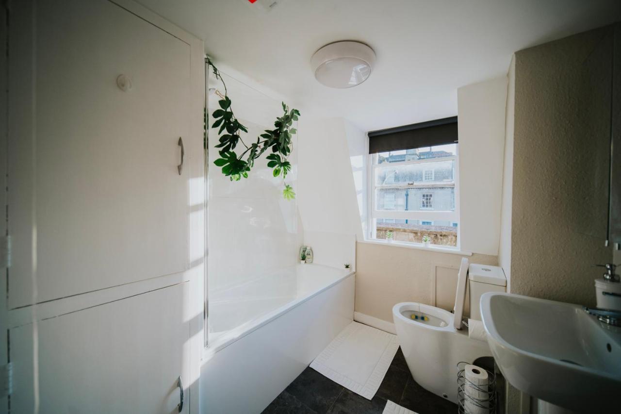 Roman Penthouse- City Skyline Views, 4K Tvs, 5G Wifi And More! Apartment Bath Exterior photo