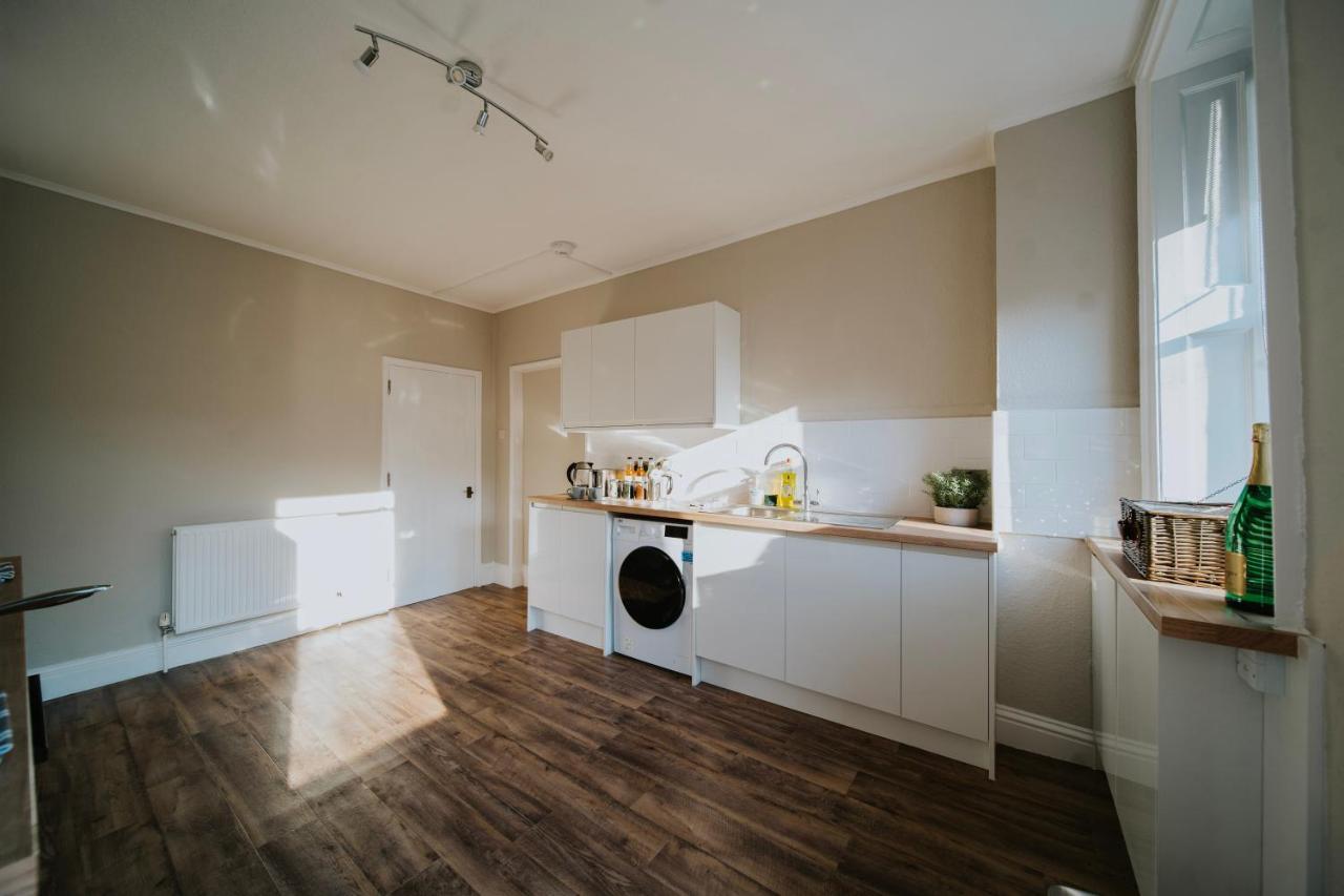 Roman Penthouse- City Skyline Views, 4K Tvs, 5G Wifi And More! Apartment Bath Exterior photo